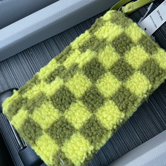 No Boundaries Women’s Zip Around Wristlet Wallet. - Picture 2 of 7